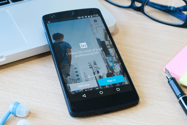 smartphone avec connexion Linkedin