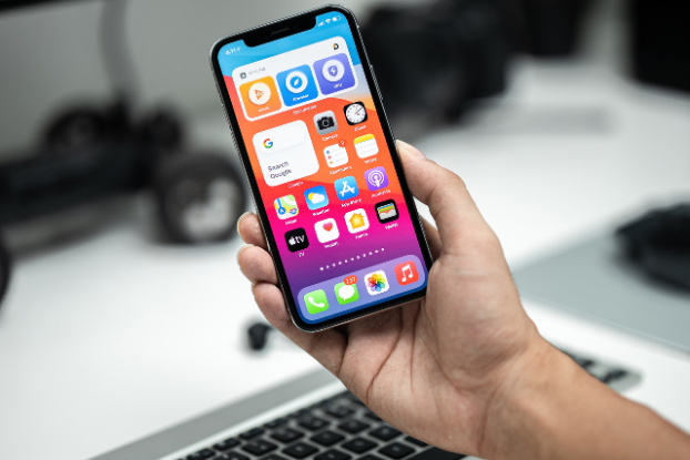 Avec iOS 26, l’iPhone devient encore plus intelligent et vous simplifie la vie au quotidien.